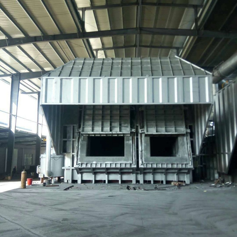 Double chamber aluminium melting furnace